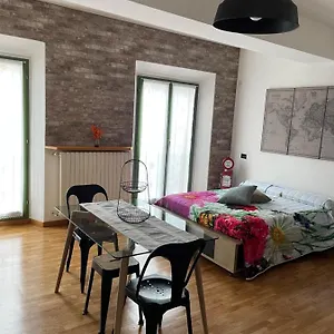  Apartment Finestra Sul Centro Storico Italy