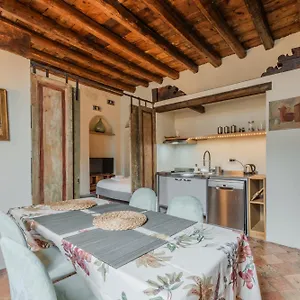  Apartment Porta Garibaldi Antique Charm Italy